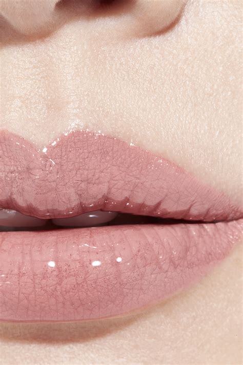 chanel and roses|Chanel merry rose lipstick.